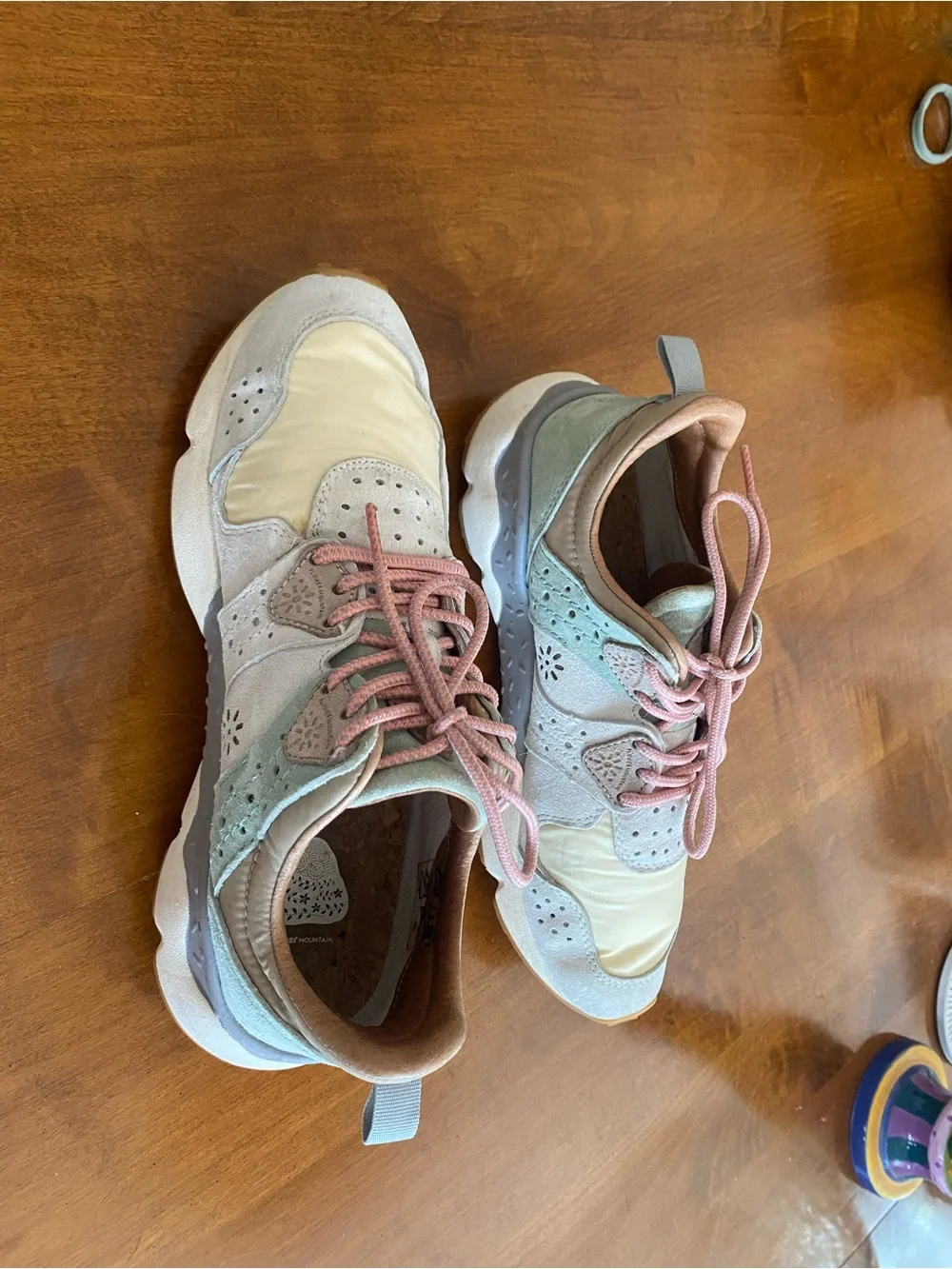 Flower Mountain Yamano Size 9